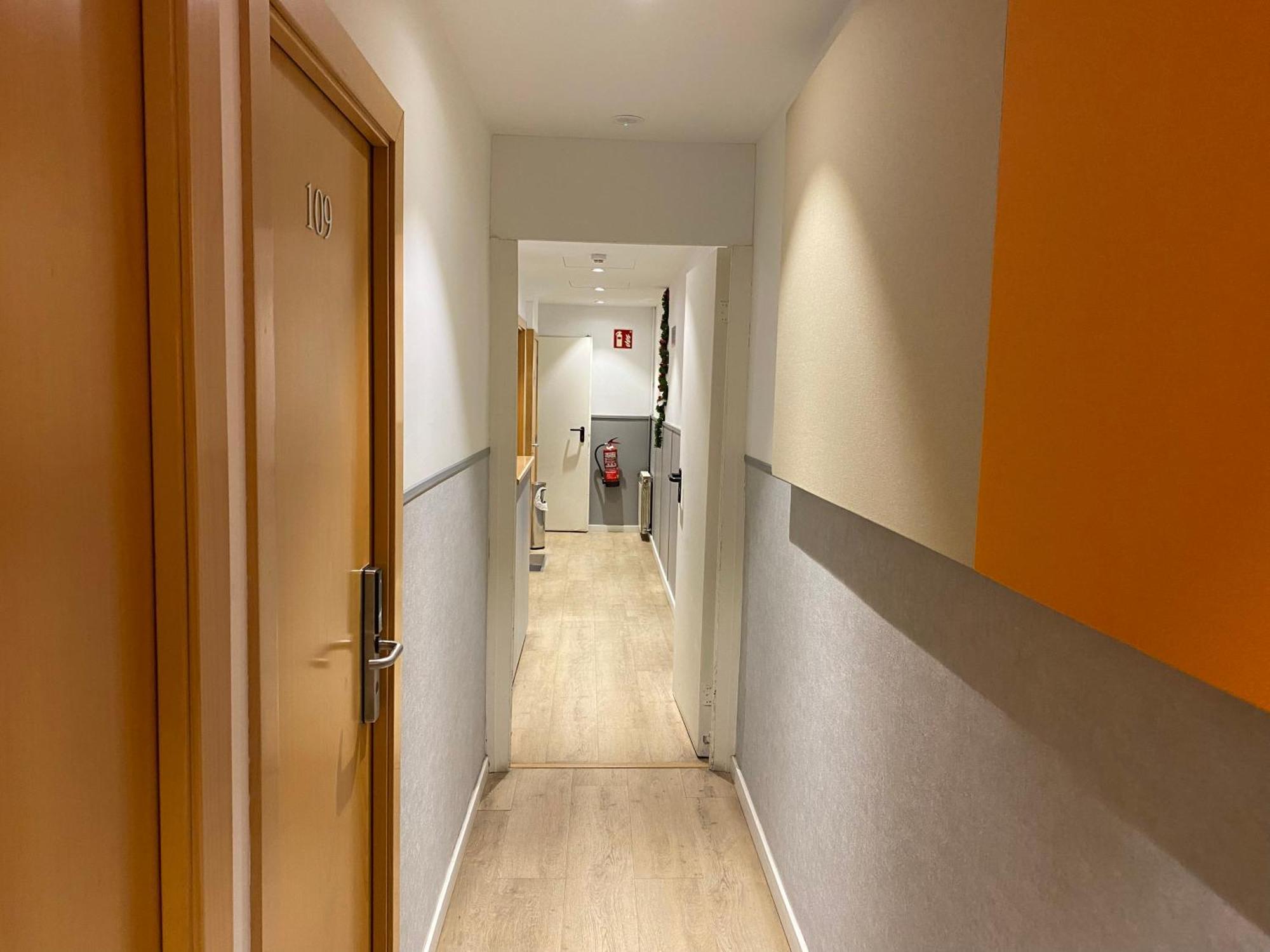 Hostal Bestprice Barcelona Stadium Eksteriør bilde