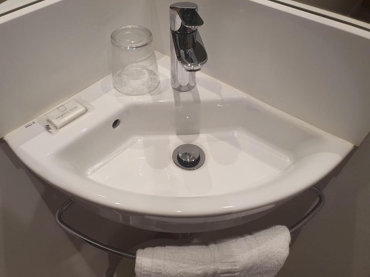 Hostal Bestprice Barcelona Stadium Eksteriør bilde